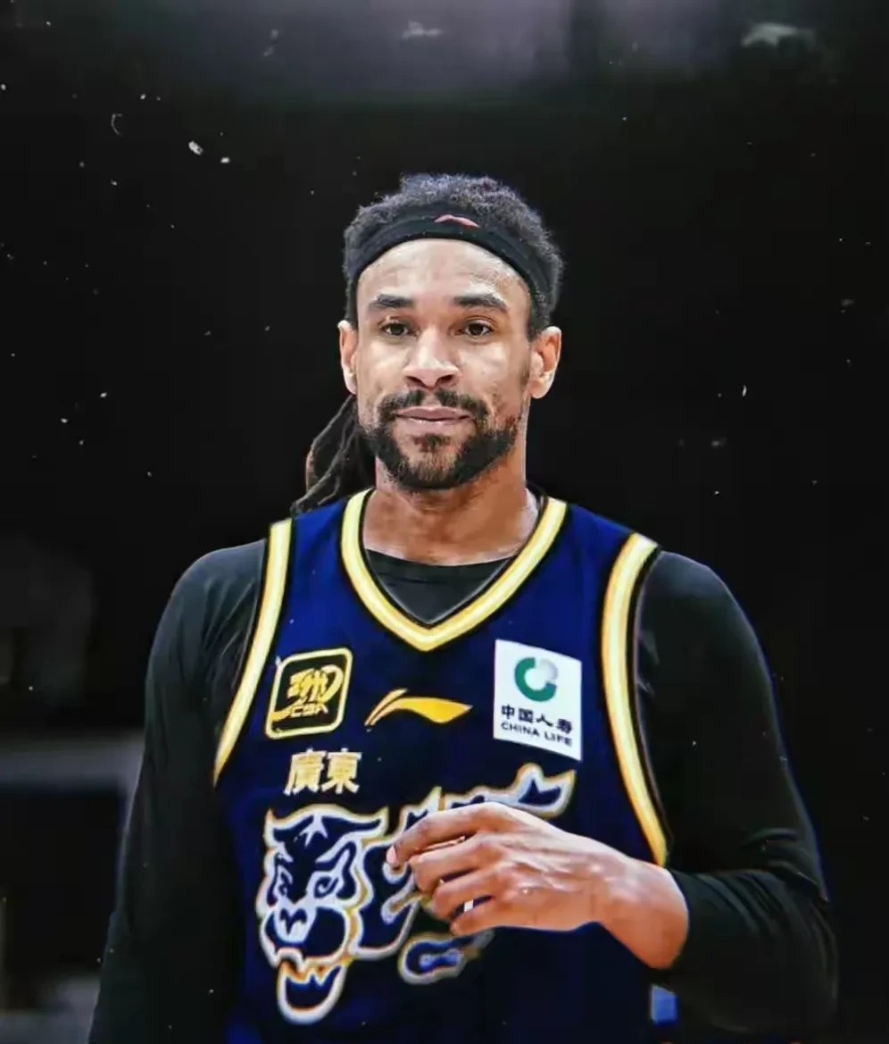 集结日突围战来临，深圳男篮围绕法国杯刷新队史纪录，悬念犹存，阵容厚度经受考验(今日cba总决赛g3大战回顾激战四节)