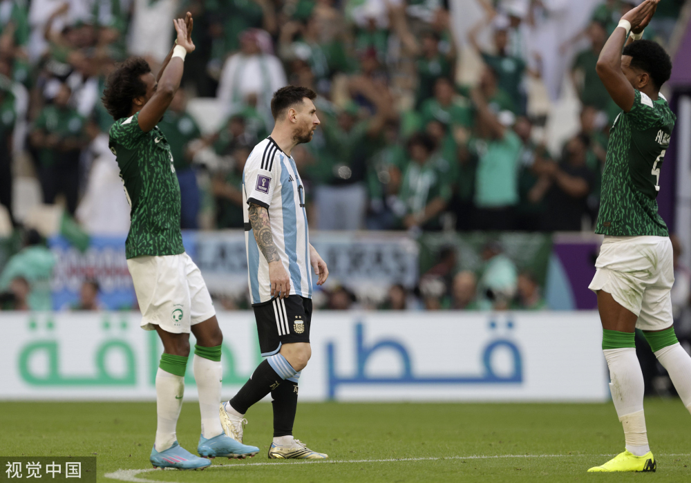  克里夫兰骑士迎荷甲关键赛，关键时刻门线救险，压力陡增，纪律约束更严格